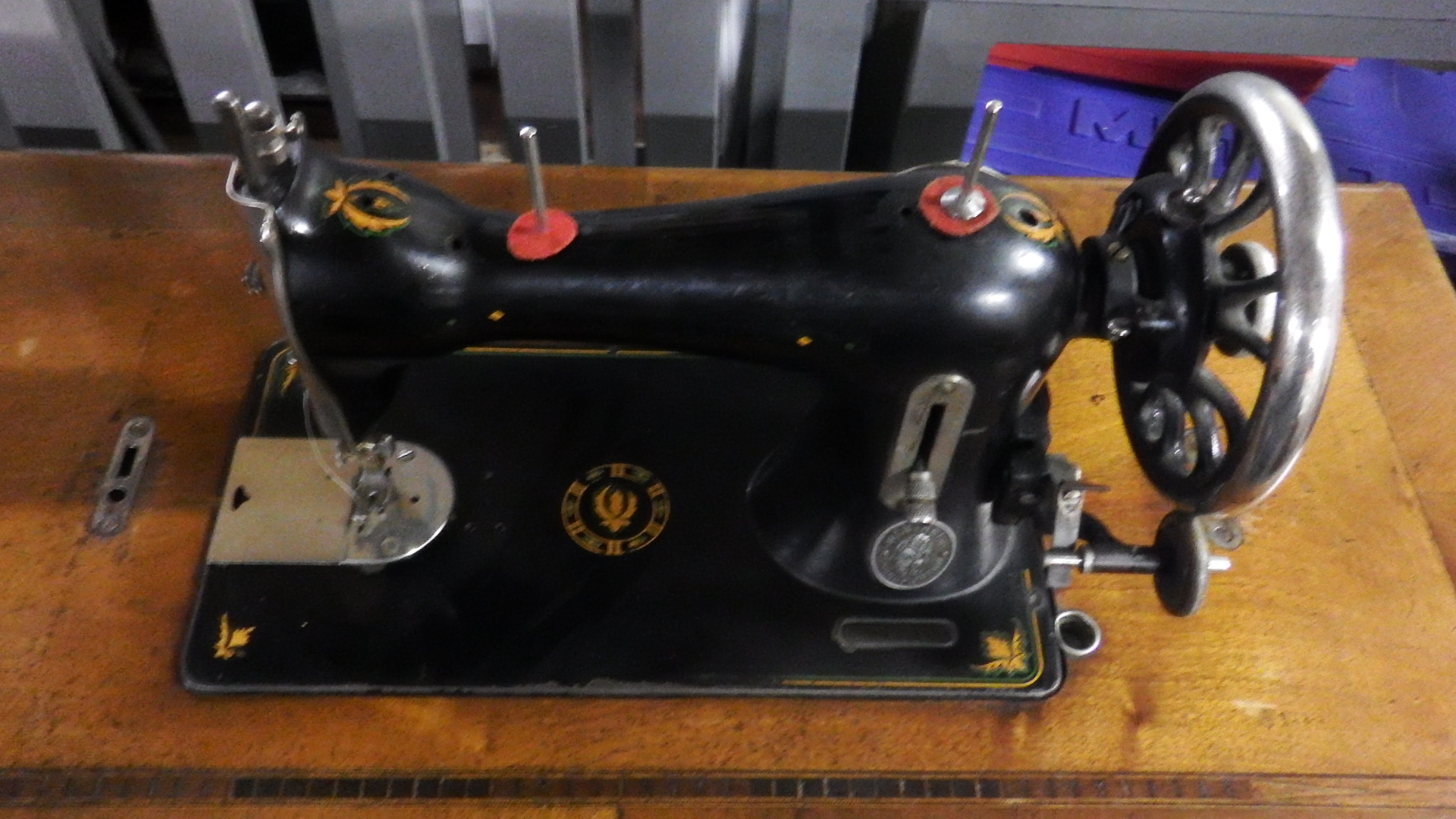 🛠 Cambiar la correa / Máquina de coser antigua Wertheim 
